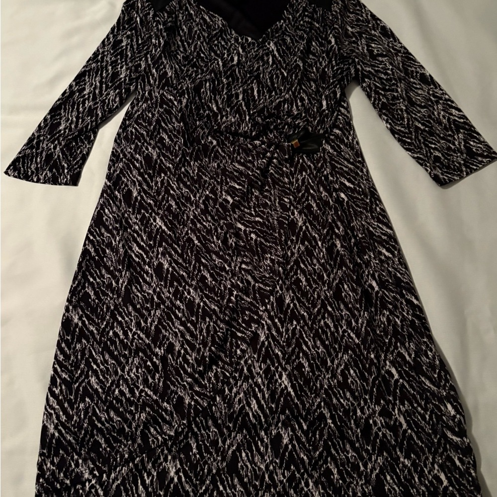 Thalia Sodi Black and White faux wrap midi 3/4 Sleeve Dress